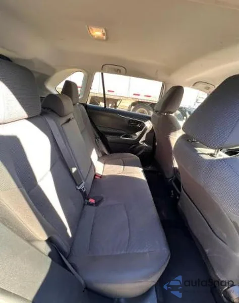 2021 Toyota Rav4 Le z USA, uszkodzony, nr VIN 2T3F1RFV0MC185